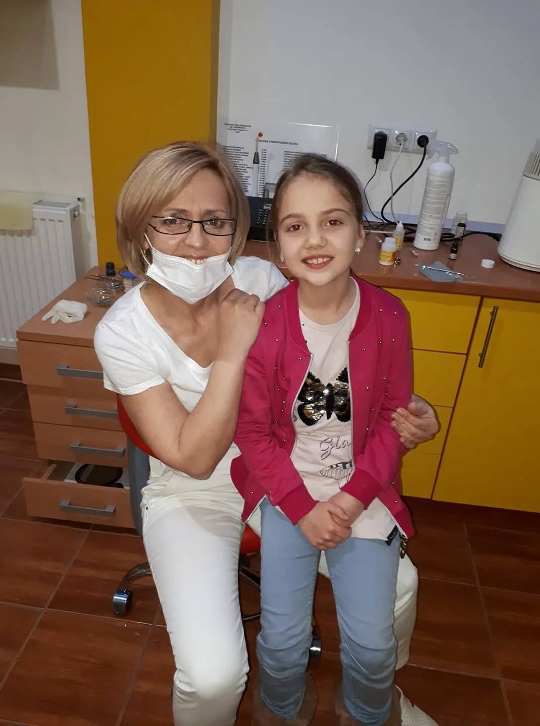 Doktorica Rasema Ibrišimović s malom pacijenticom u ordinaciji